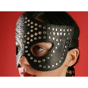 Маска кожаная с заклепками